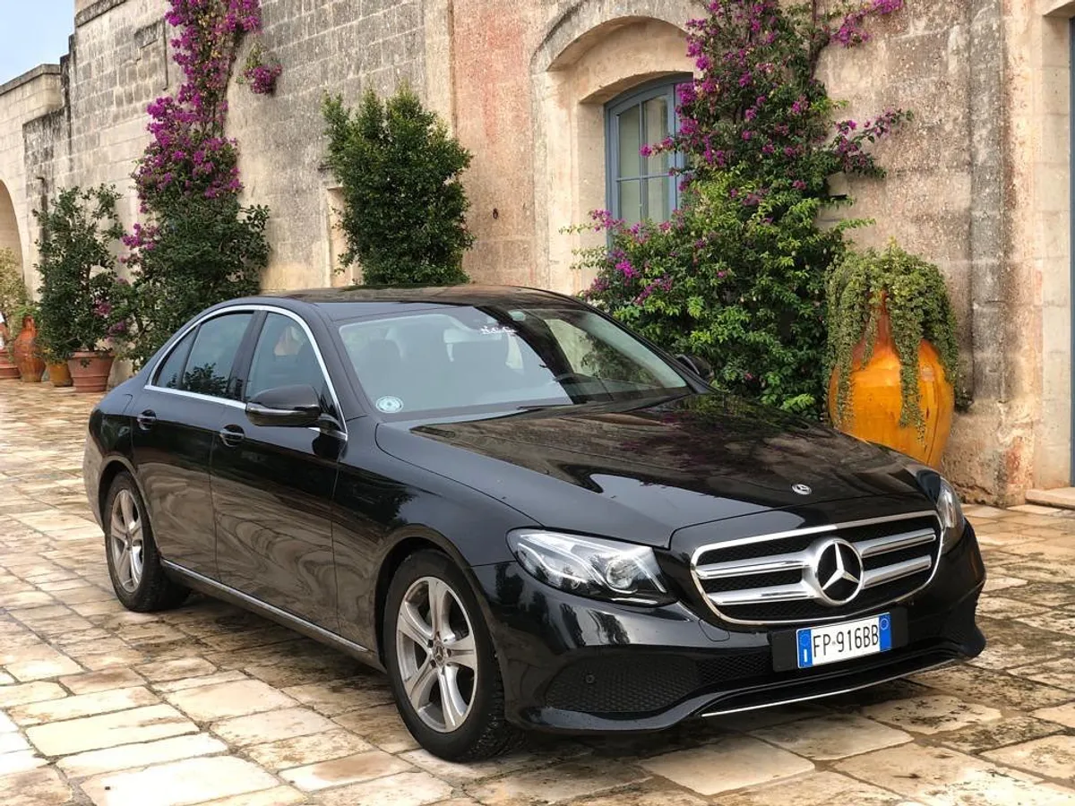 Scialone Limousine vehicle 1 image